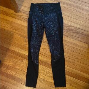 Lululemon Athletica Black Patterned Leggings woman 2